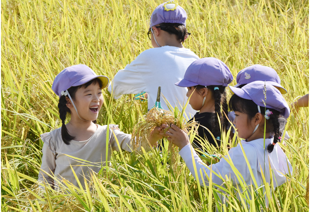 地域住民との交流で元気な笑顔がはじける豊川市内の園児たち