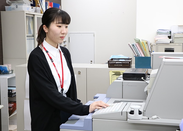 senior_4159_CGgF47sw_main