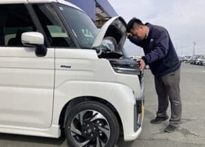 車のメンテナンスも大事な仕事です