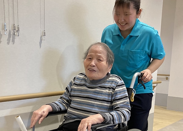 senior_4303_dphKS1Rw_main