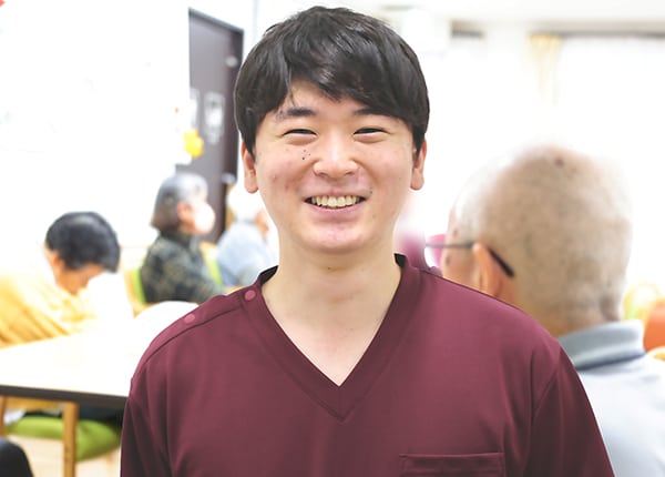 senior_4309_hLiDBAfi_main