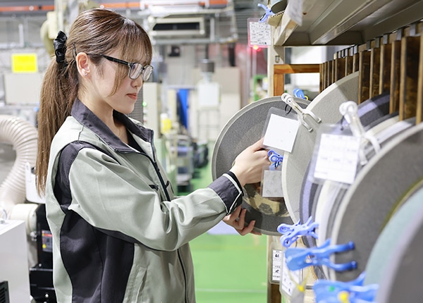 senior_4321_gtelEtZO_gallery_2