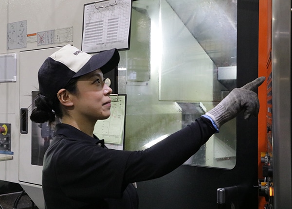 senior_4345_u15MADNX_main