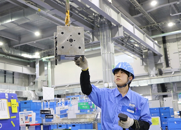 senior_4357_mwFTQh8c_main