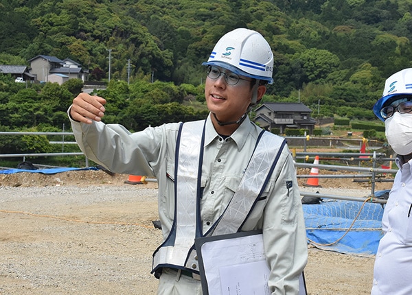 senior_4466_qwv8K34L_main