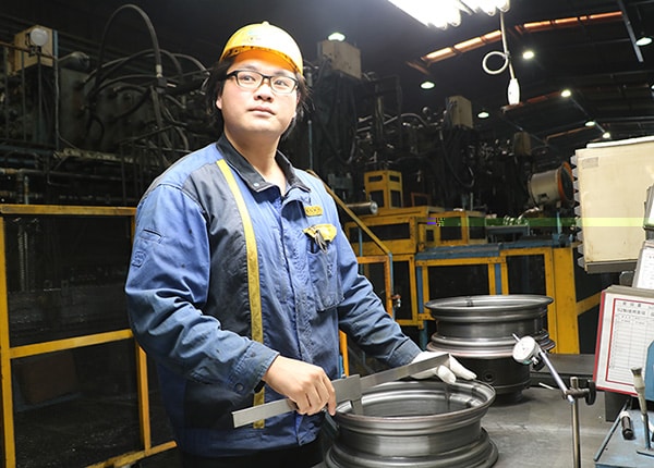 senior_4550_HCsEahsZ_main