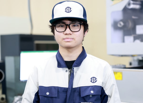 senior_4610_rMIN5Vff_main