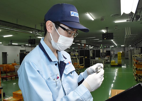 senior_4776_Usy6AvXp_main