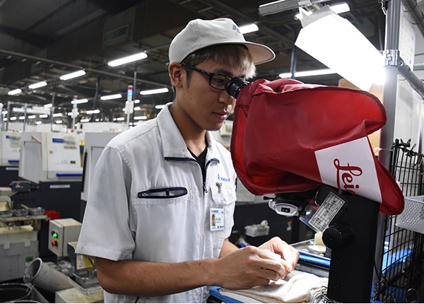 senior_4794_qLEo4yMB_main