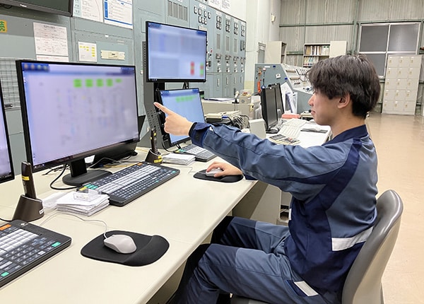 senior_4836_m4FzO5XF_main