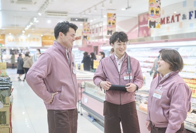 個性やアイデアを活かした商品開発から仕入れ、値決め、売場づくりまでを行うことができます