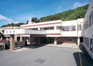 医療法人光生会 赤岩病院（赤岩病院の東、赤岩寺前に位置する介護老人保健施設の赤岩荘）