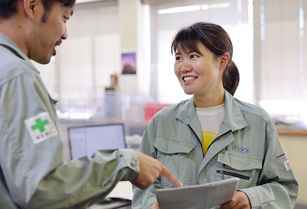 1S採用1_打ち合わせ男女