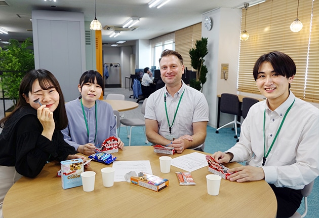 1採用2_みんなでお茶-1