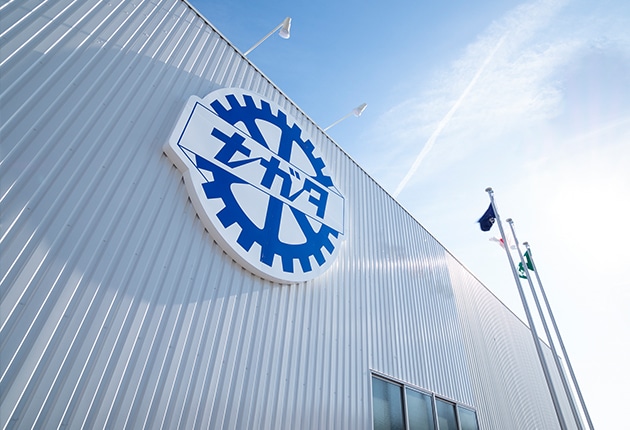 2S会社1_歯車と青空